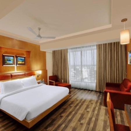 Hotel Seven Inn Near Delhi Airport New Delhi Exterior photo