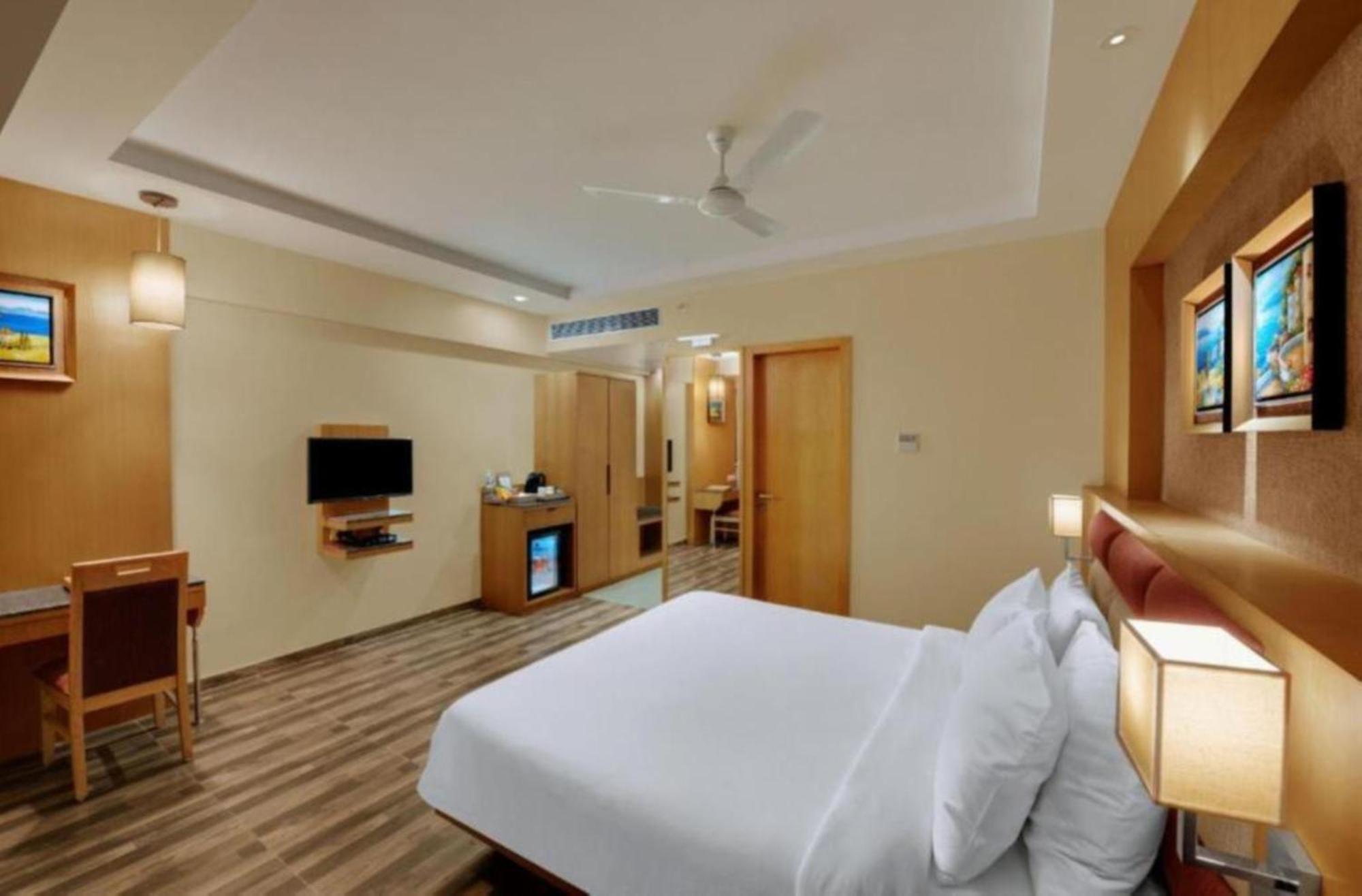 Hotel Seven Inn Near Delhi Airport New Delhi Exterior photo
